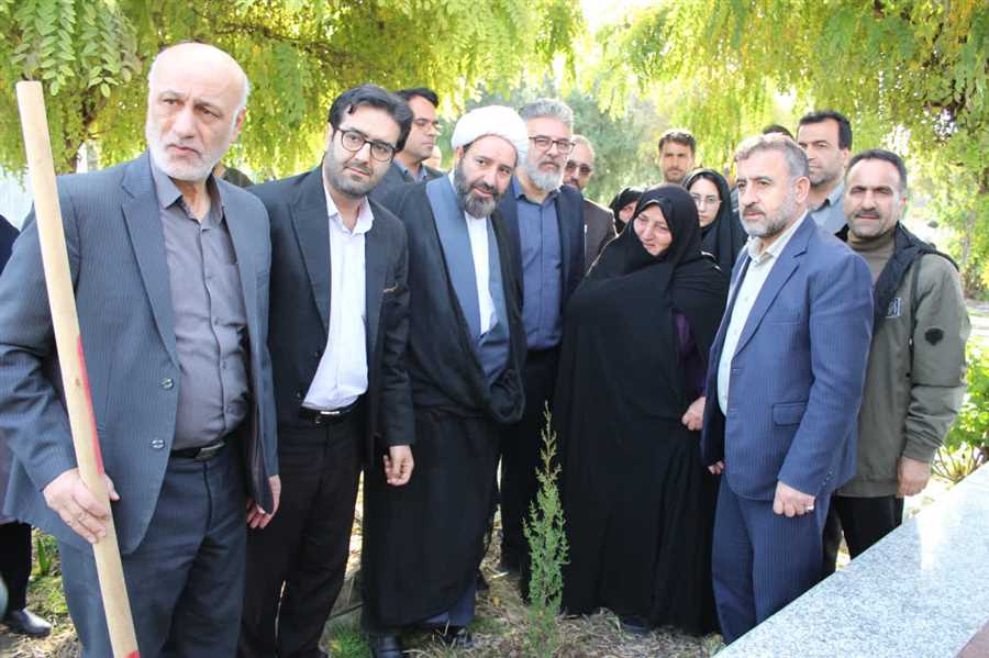 غرس ۱۲۰۰ اصله نهال برای مادر